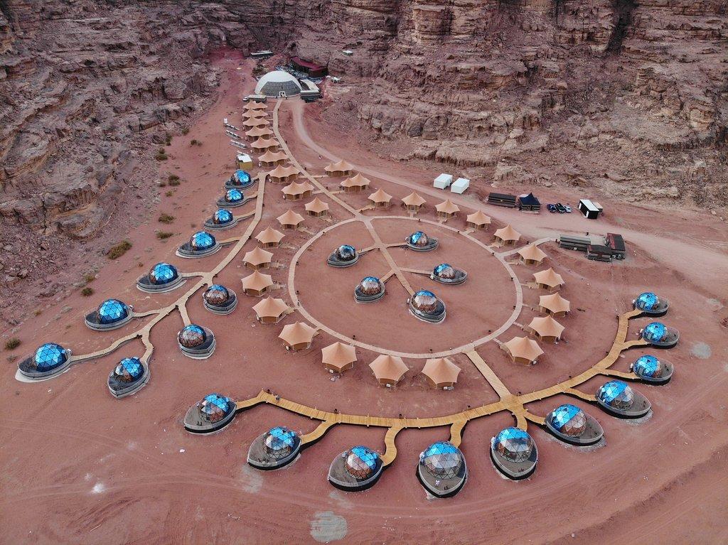 ایده پولساز کمپ ثابت مجهز در صحرا 